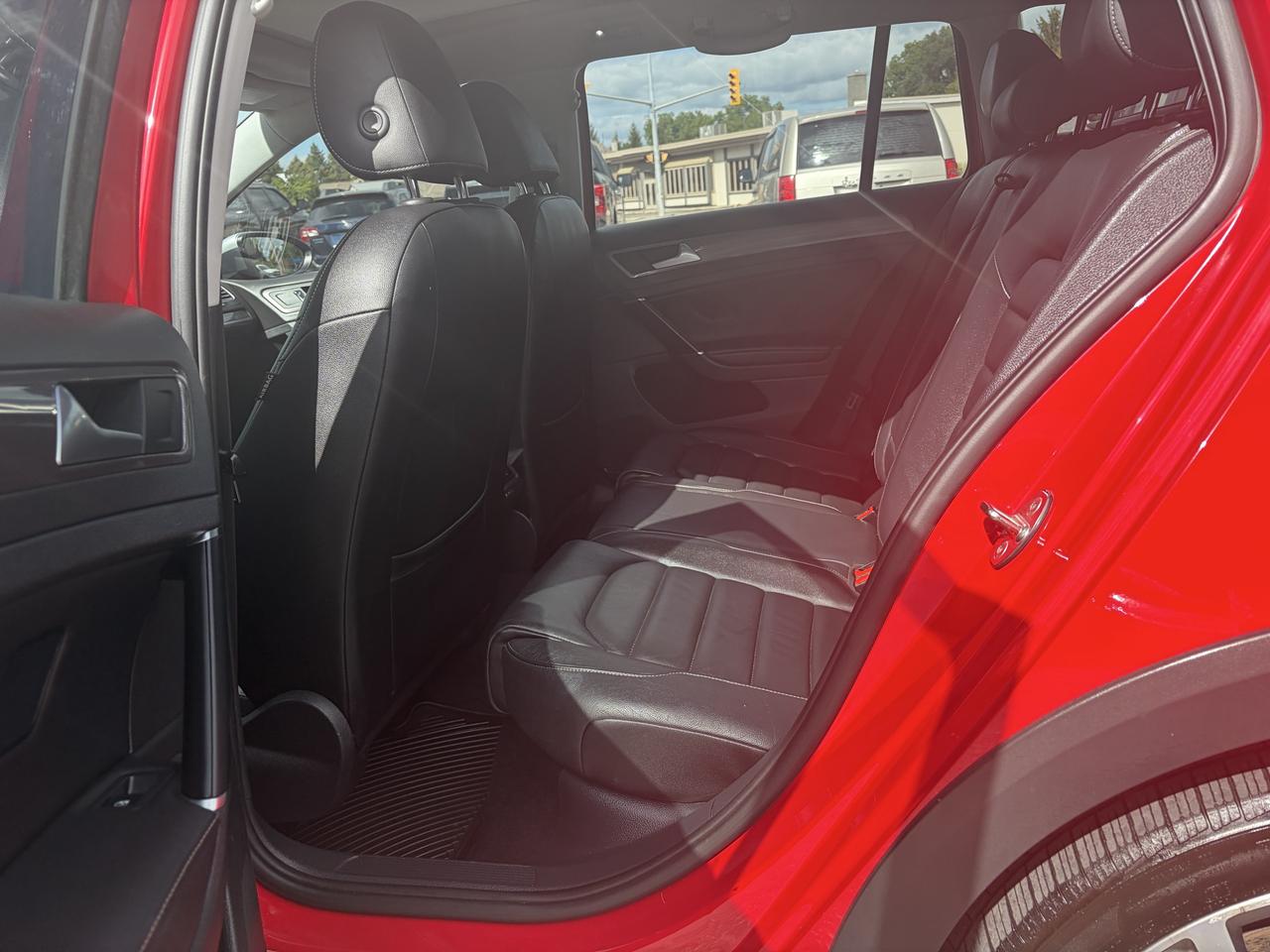 2018 Volkswagen Golf Alltrack Loaded-Leather-Sunroof-Gas-Auto-1.8 L TSI Turbo Photo