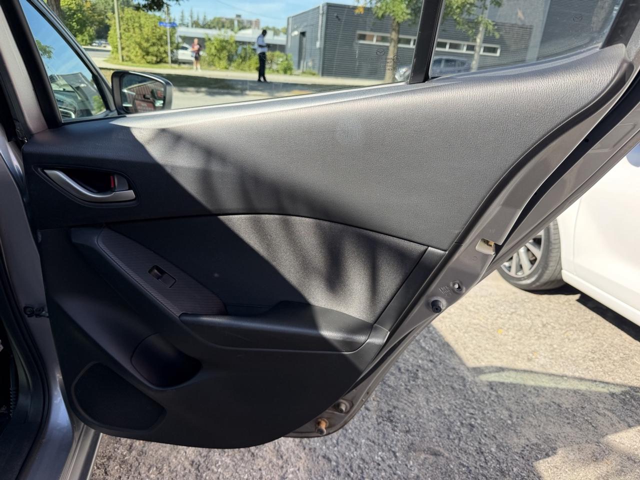 2016 Mazda MAZDA3 6-SPEED Photo