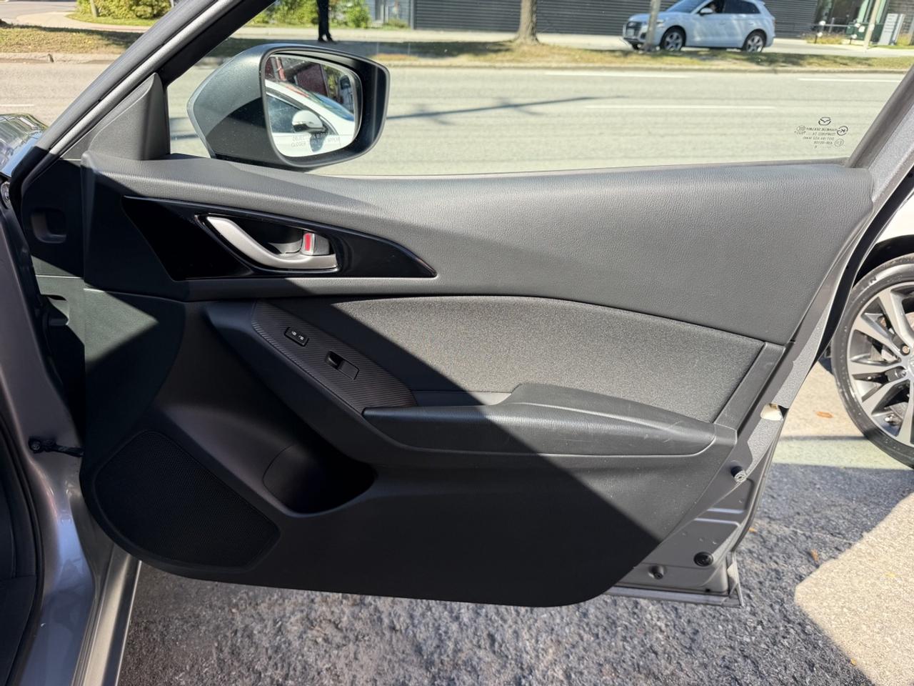2016 Mazda MAZDA3 6-SPEED Photo