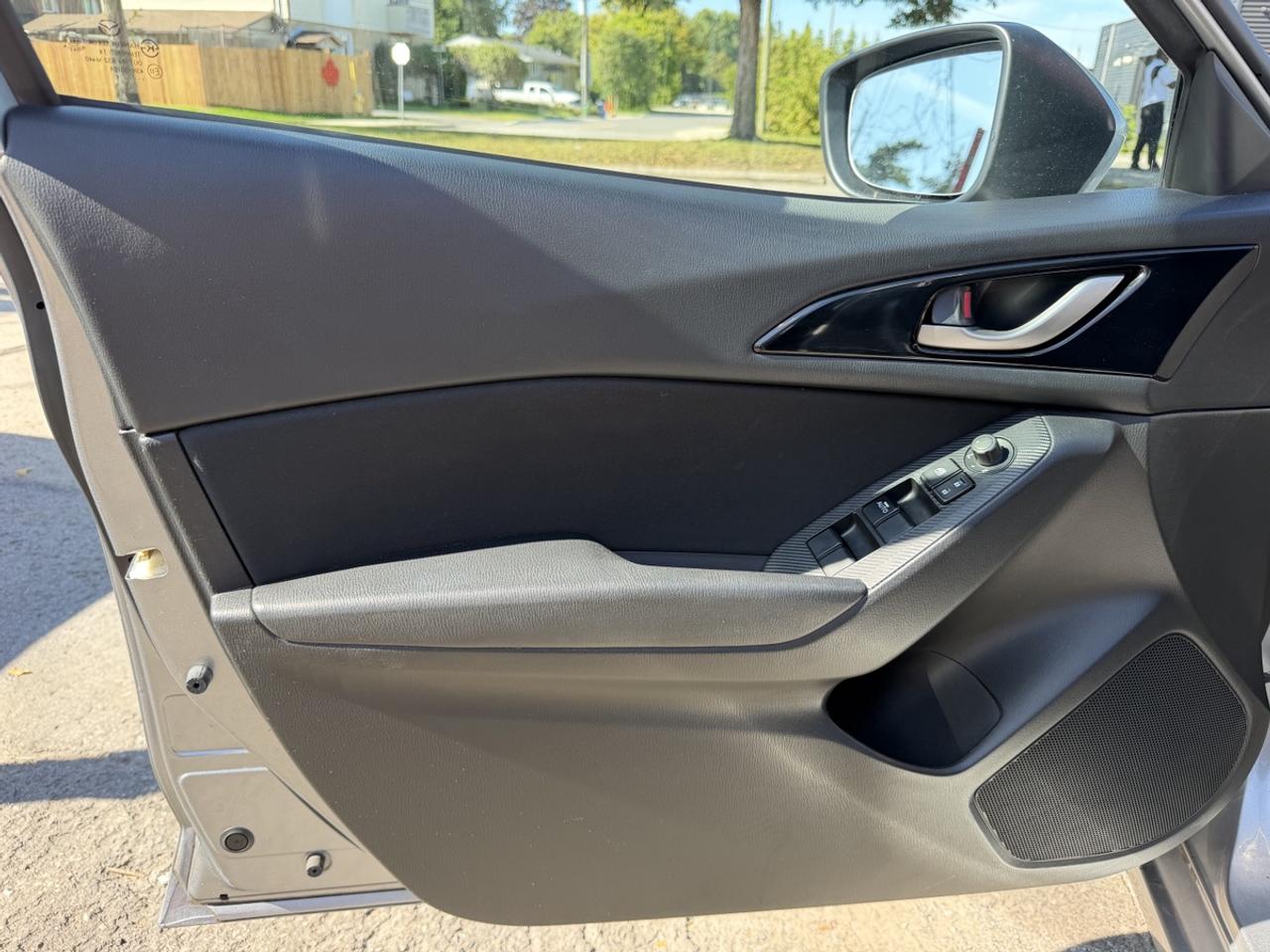 2016 Mazda MAZDA3 6-SPEED Photo