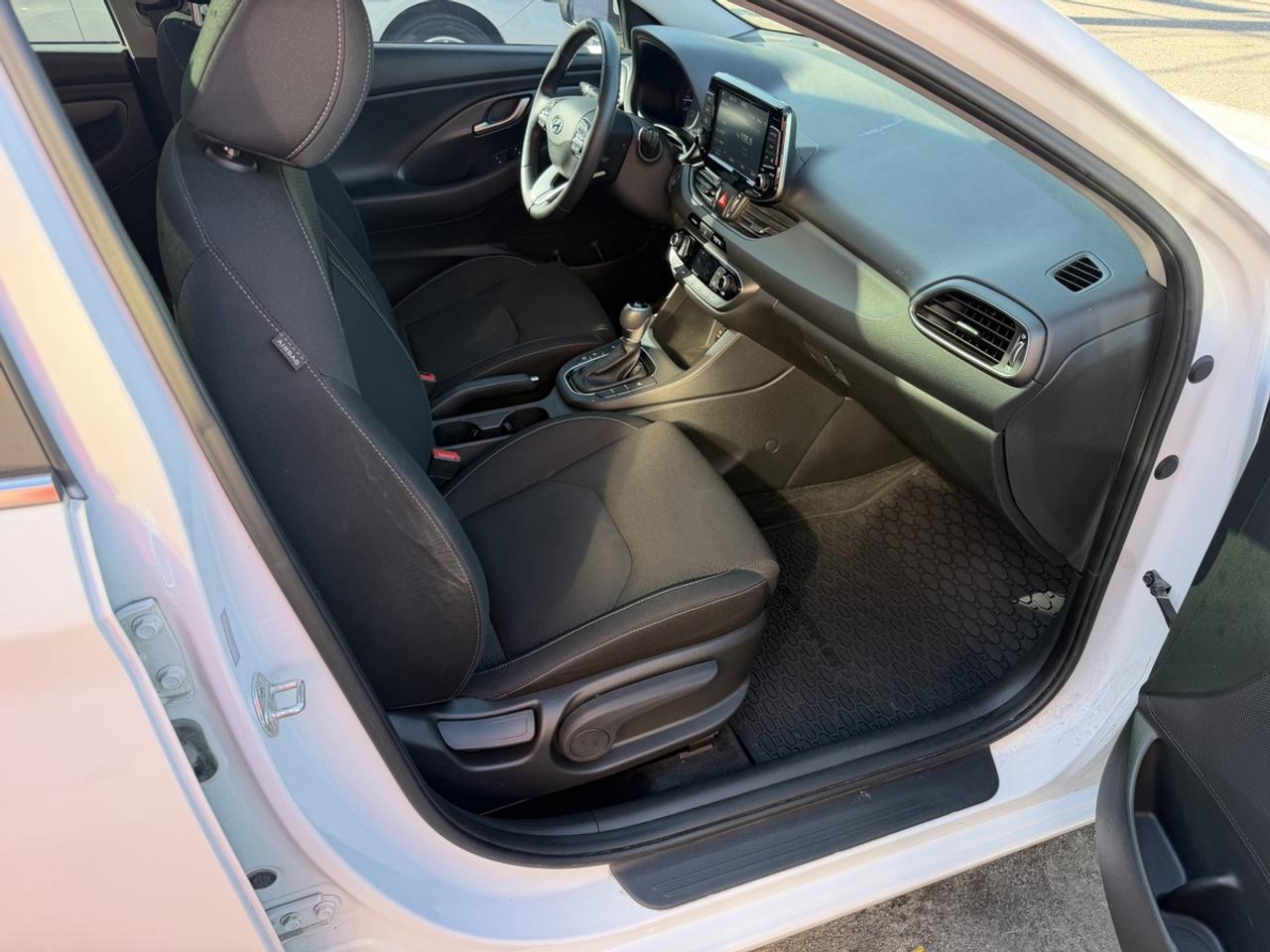 2018 Hyundai Elantra GT GLS Photo