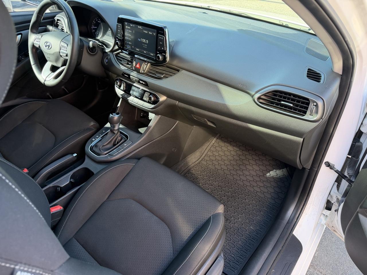 2018 Hyundai Elantra GT GLS Photo