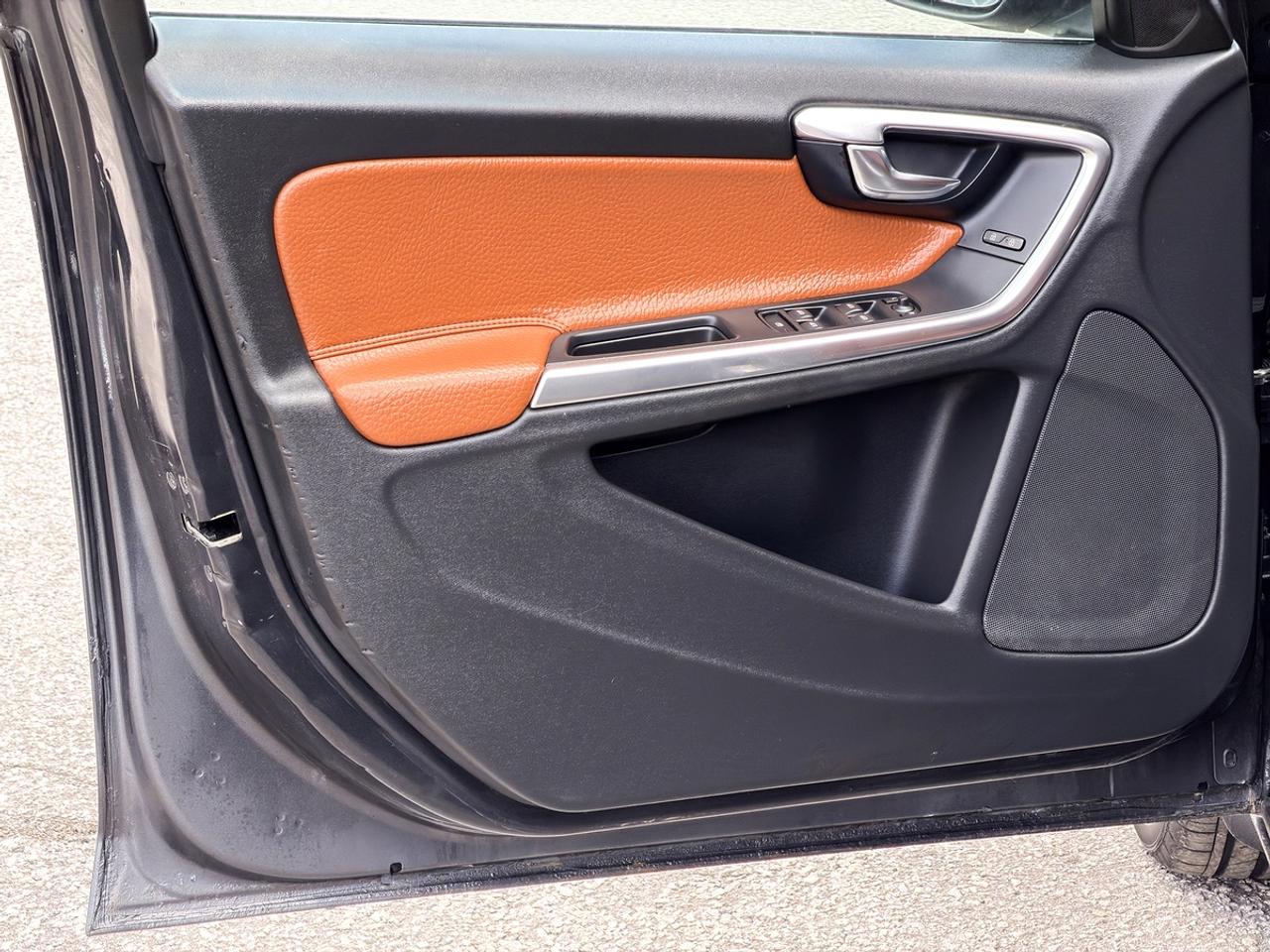 2013 Volvo S60 T5 AWD Platinum Photo