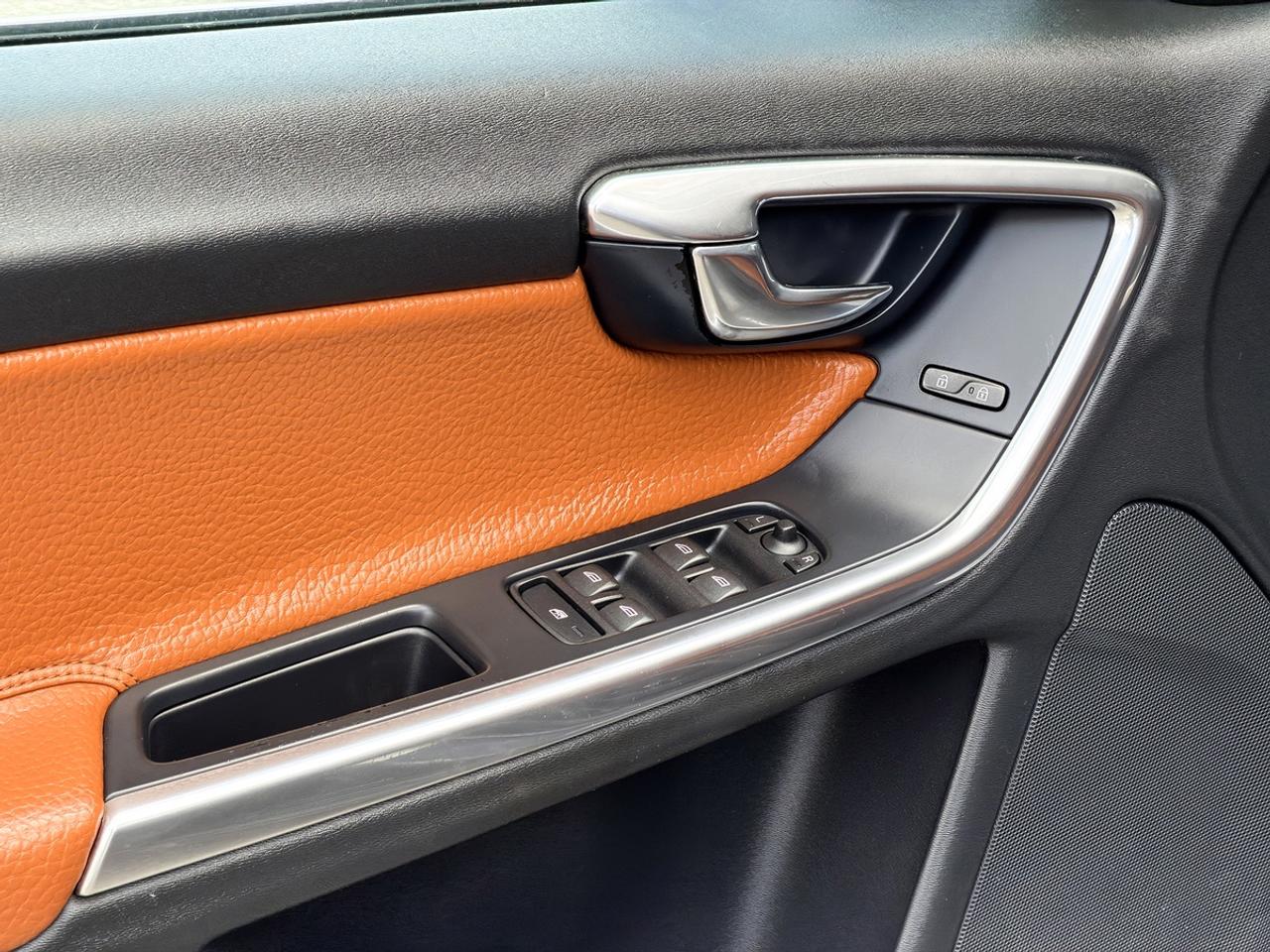 2013 Volvo S60 T5 AWD Platinum Photo