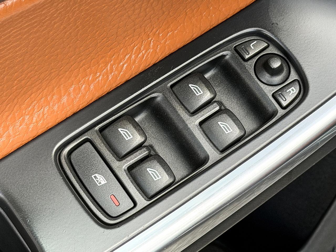 2013 Volvo S60 T5 AWD Platinum Photo