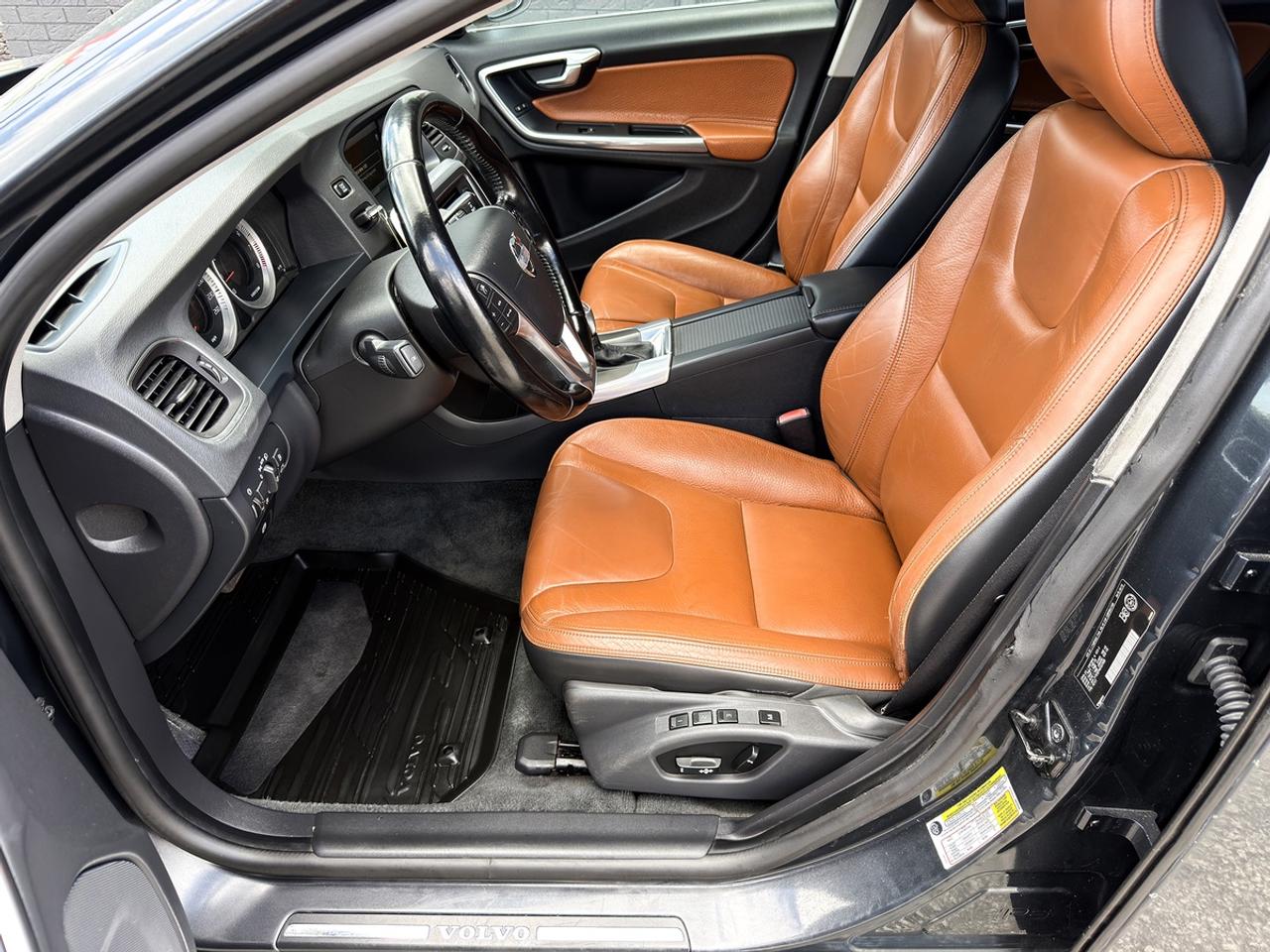 2013 Volvo S60 T5 AWD Platinum Photo