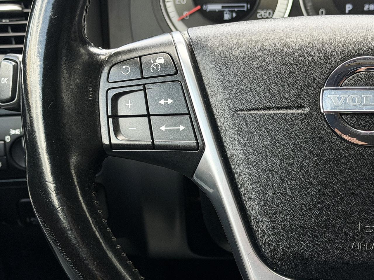 2013 Volvo S60 T5 AWD Platinum Photo