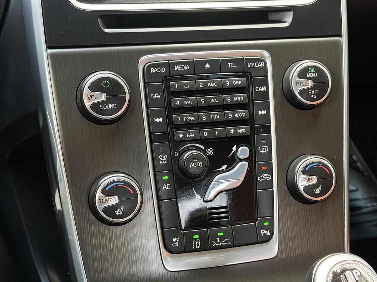 2013 Volvo S60 T5 AWD Platinum Photo