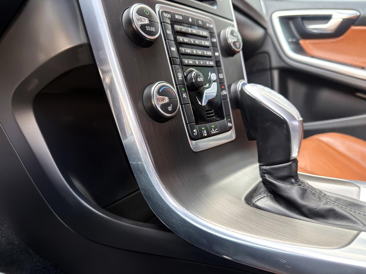 2013 Volvo S60 T5 AWD Platinum Photo