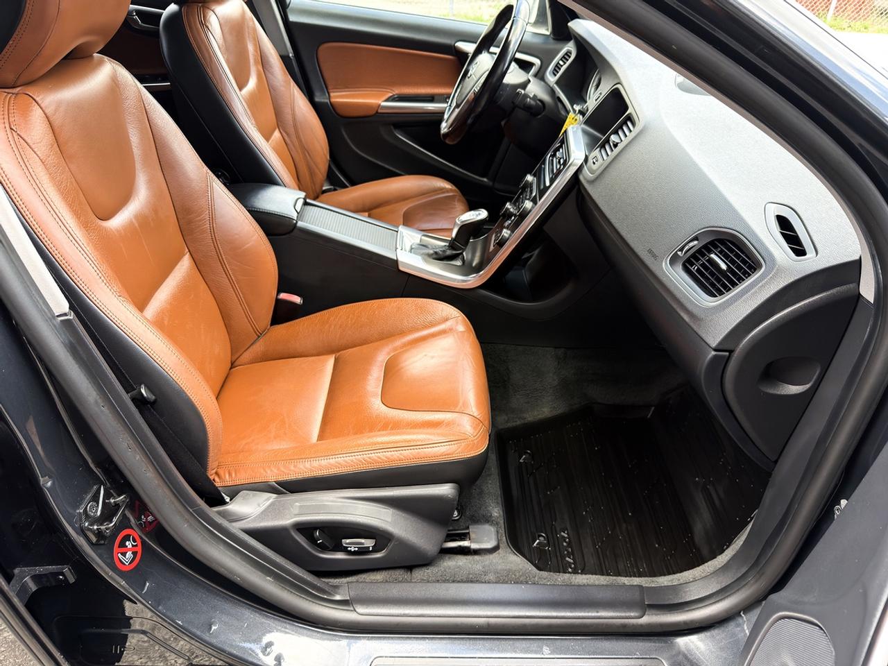 2013 Volvo S60 T5 AWD Platinum Photo