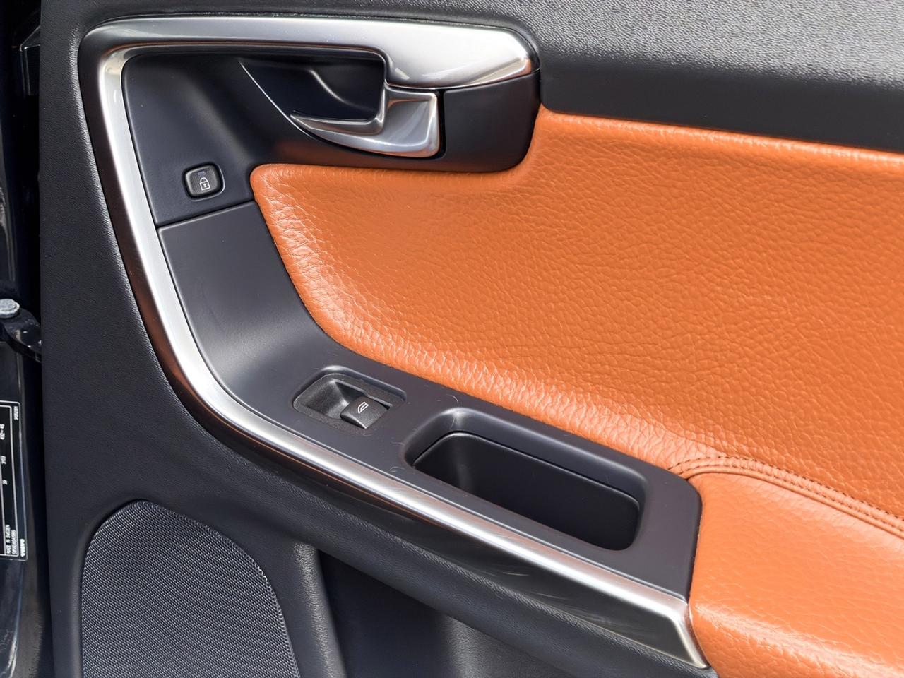 2013 Volvo S60 T5 AWD Platinum Photo