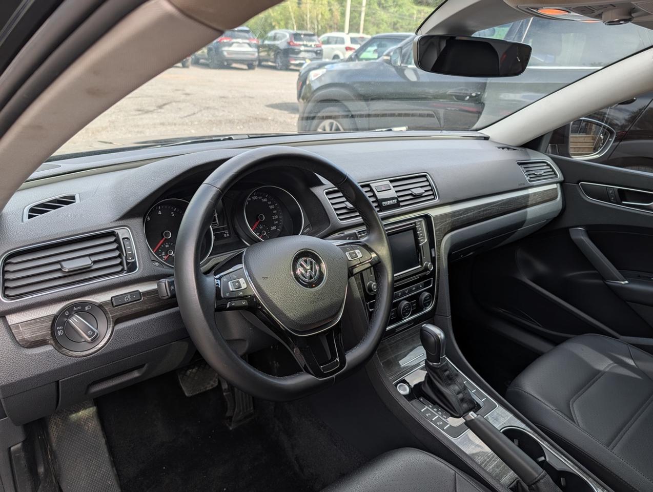 2018 Volkswagen Passat SE Photo