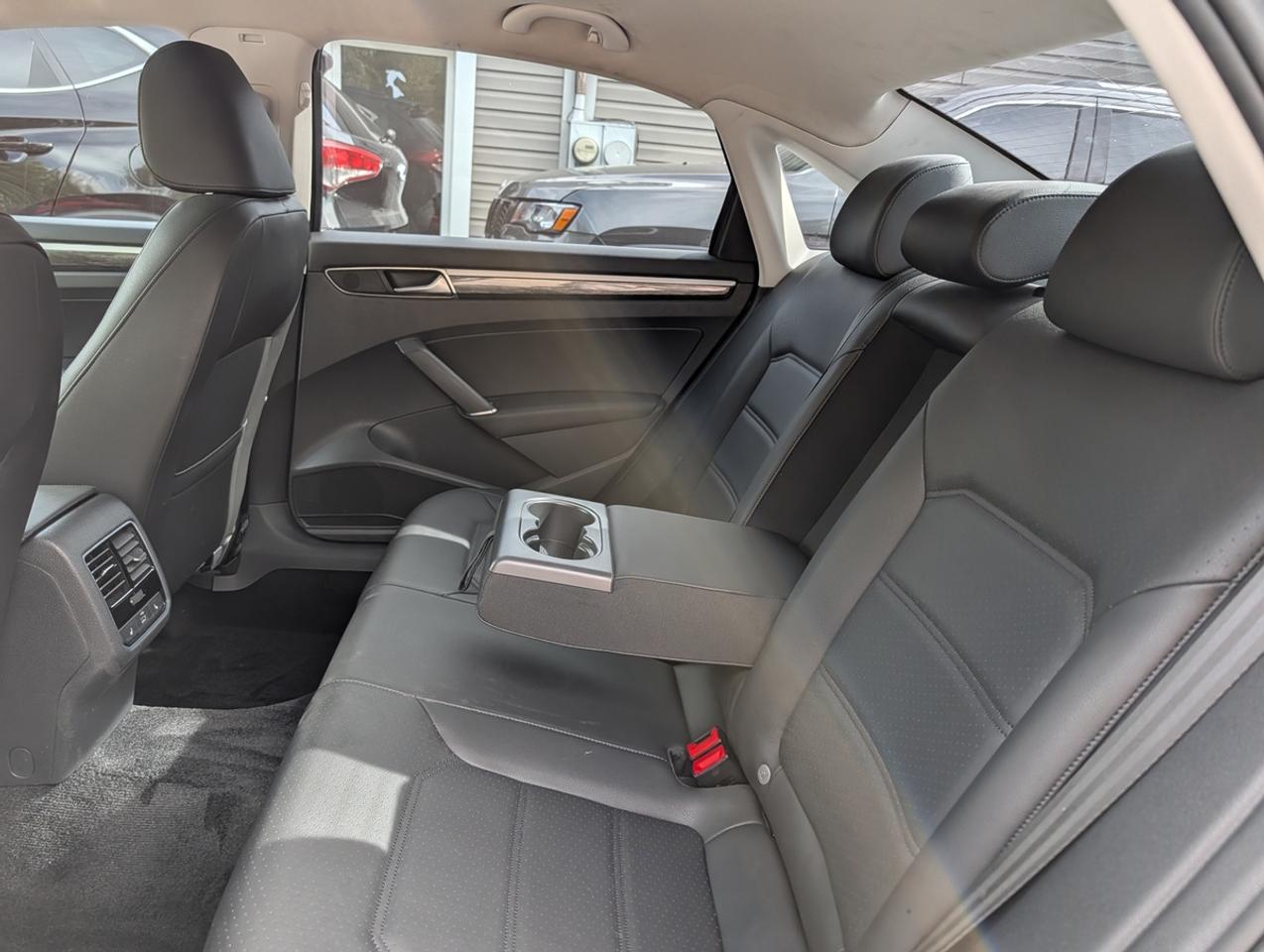 2018 Volkswagen Passat SE Photo