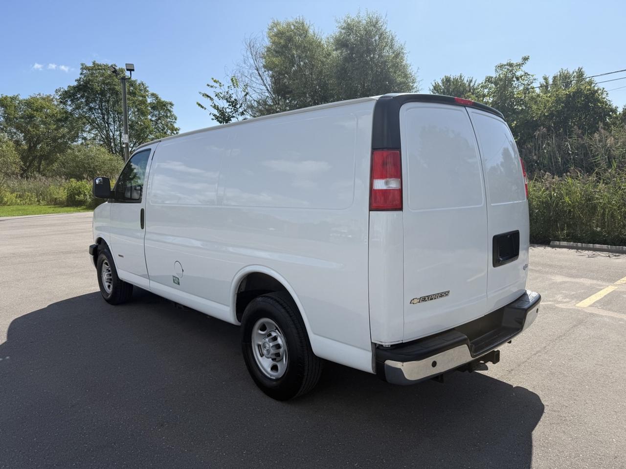 2019 Chevrolet Express  Photo