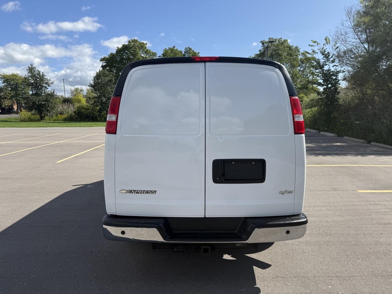 2019 Chevrolet Express  Photo
