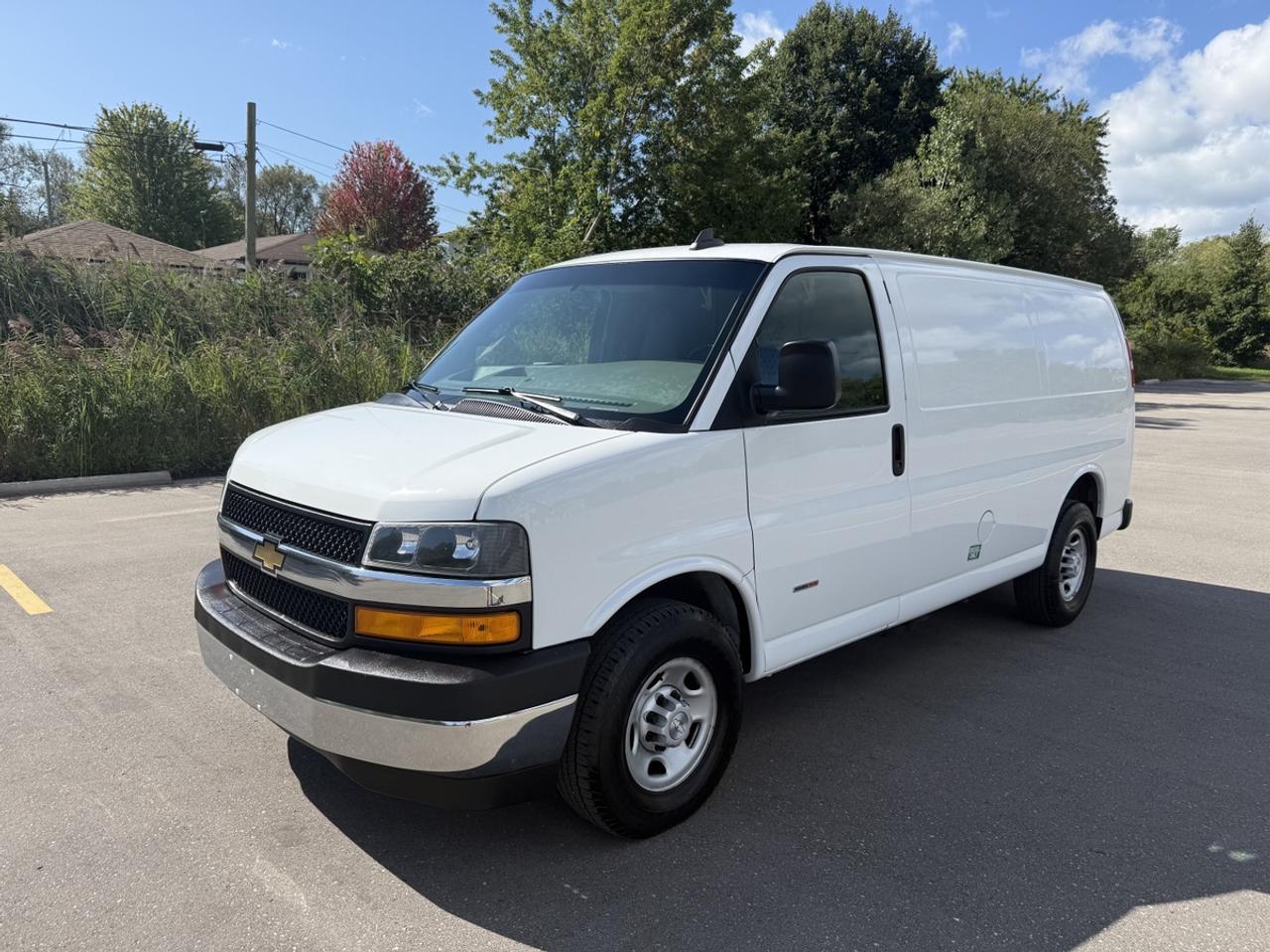 2019 Chevrolet Express  Photo