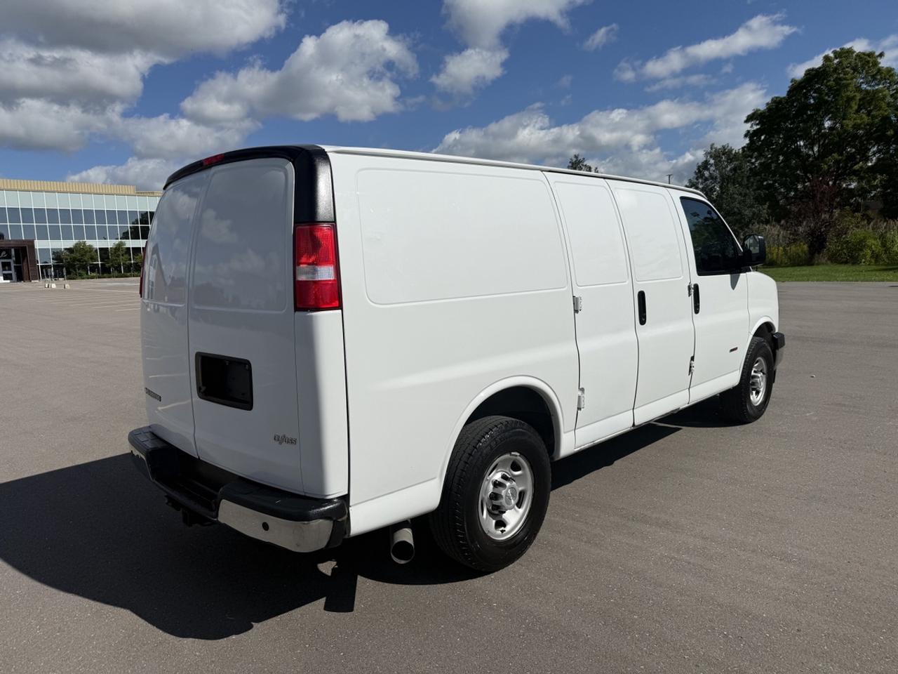 2019 Chevrolet Express  Photo