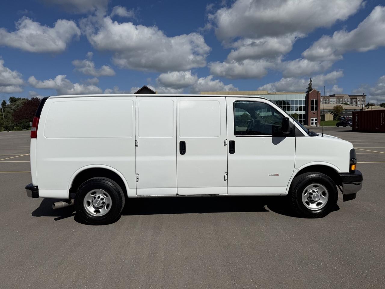 2019 Chevrolet Express  Photo