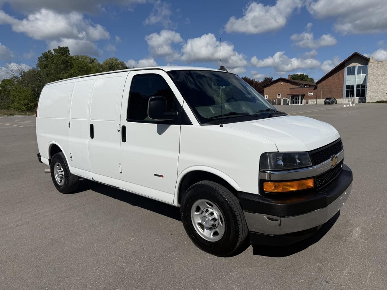 2019 Chevrolet Express  Photo