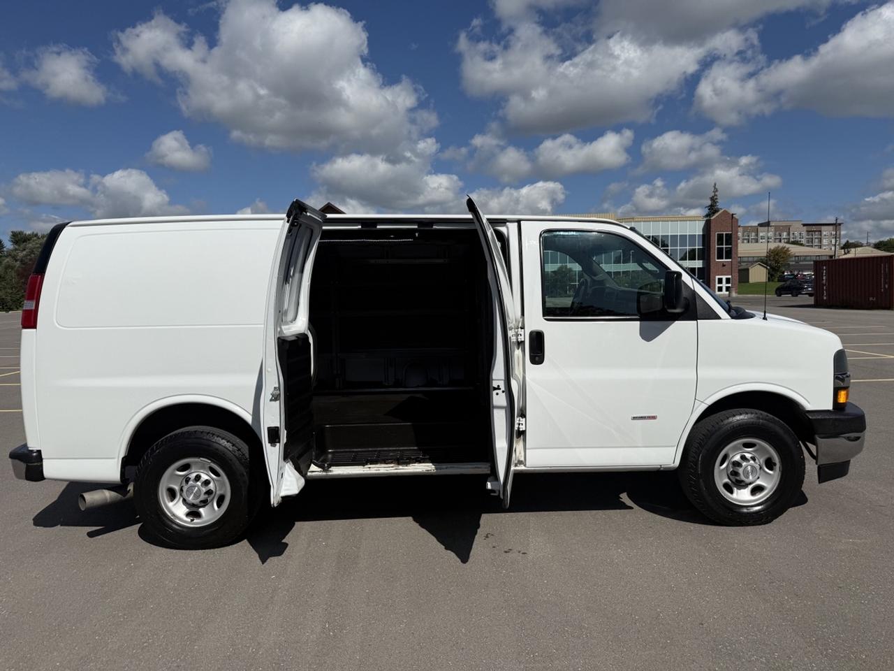 2019 Chevrolet Express  Photo