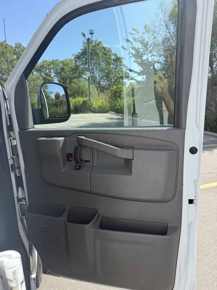 2019 Chevrolet Express  Photo