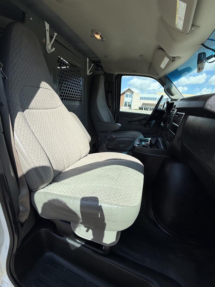 2019 Chevrolet Express  Photo