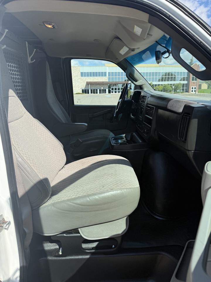 2019 Chevrolet Express  Photo