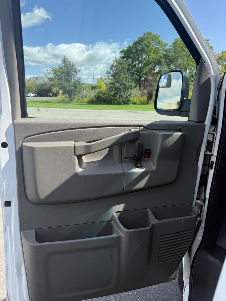 2019 Chevrolet Express  Photo