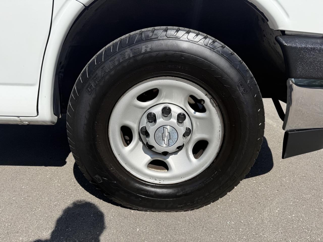 2019 Chevrolet Express  Photo