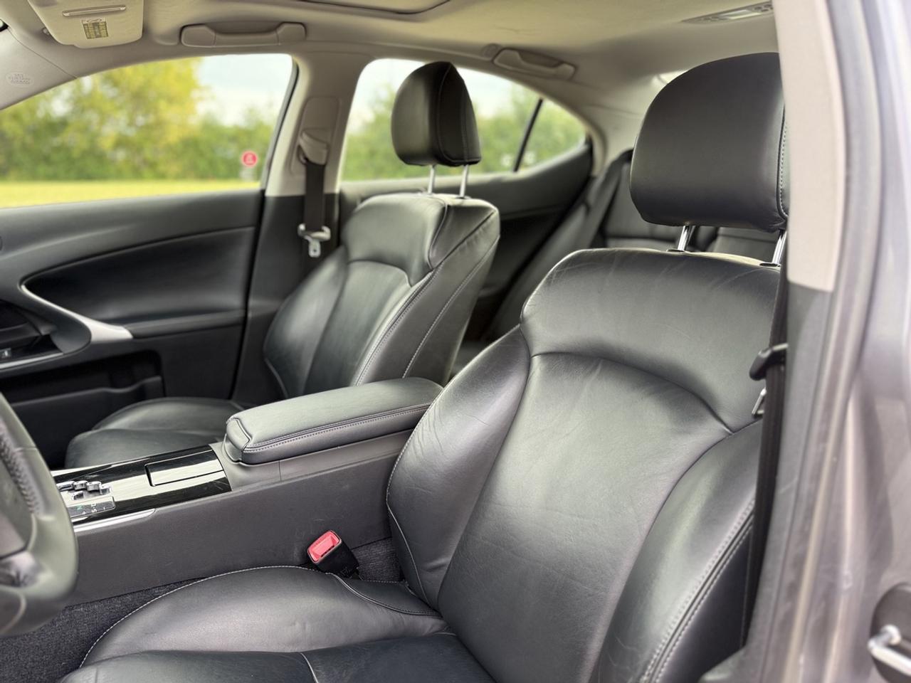 2013 Lexus IS 250 Photo