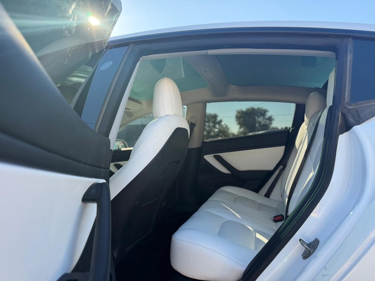 2021 Tesla Model 3 LONG RANGE Photo