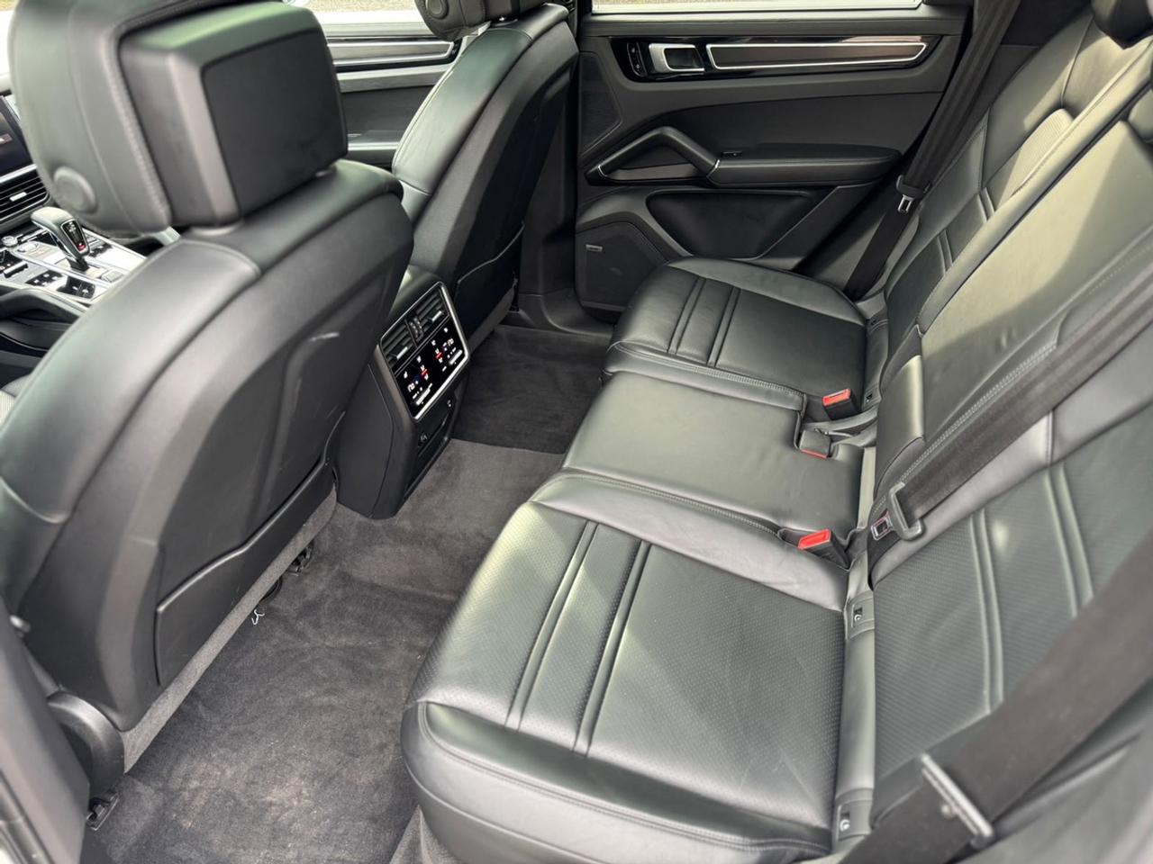 2021 Porsche Cayenne GTS|CCF|SPORT CHRONO|SPORT DESIGN Photo