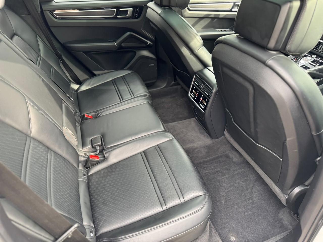 2021 Porsche Cayenne GTS|CCF|SPORT CHRONO|SPORT DESIGN Photo
