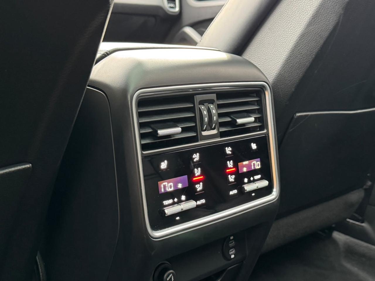 2021 Porsche Cayenne GTS|CCF|SPORT CHRONO|SPORT DESIGN Photo