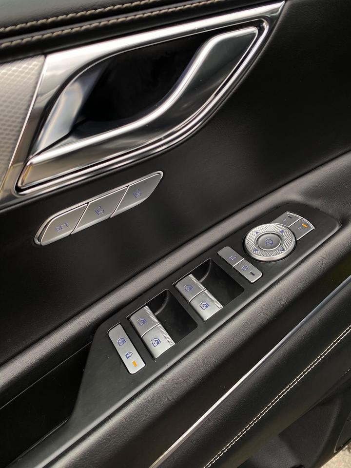 2024 Genesis GV80 2.5T Advanced | PANOROOF | LEATHER | AWD Photo
