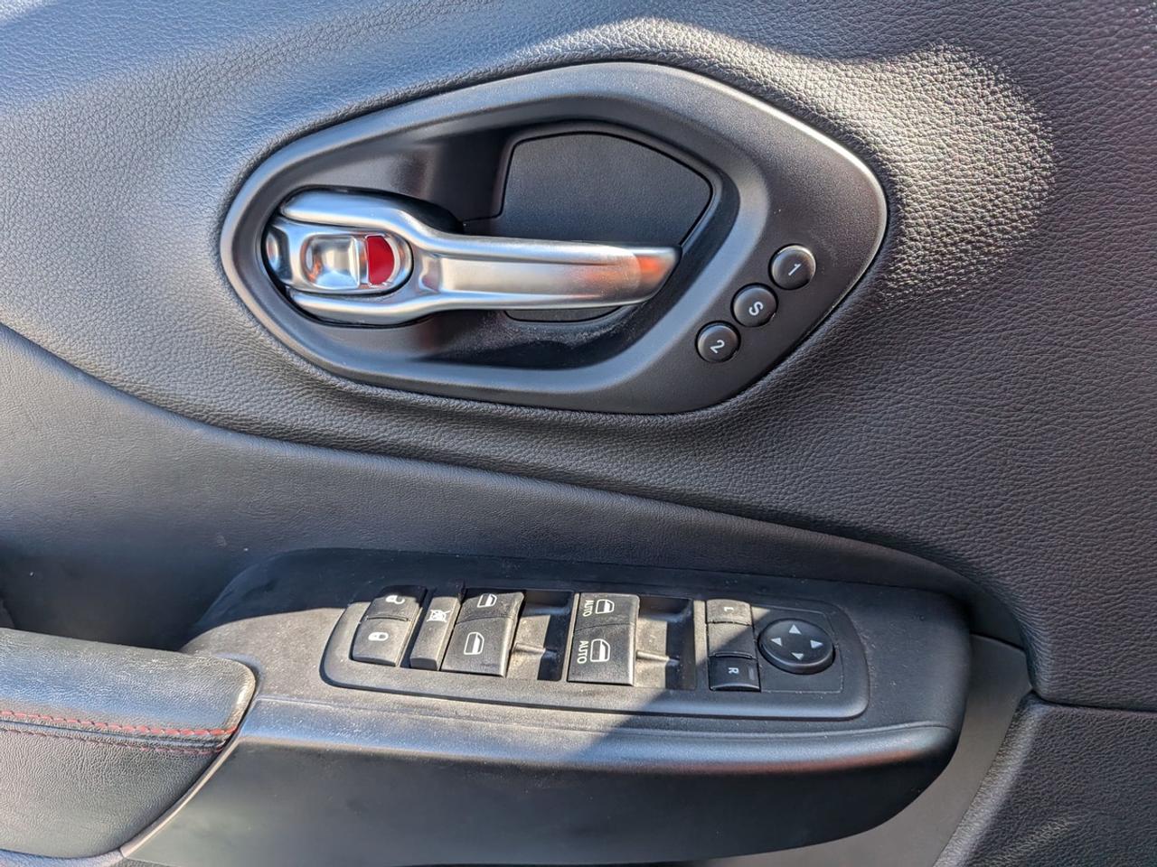2019 Jeep Cherokee Trailhawk Photo
