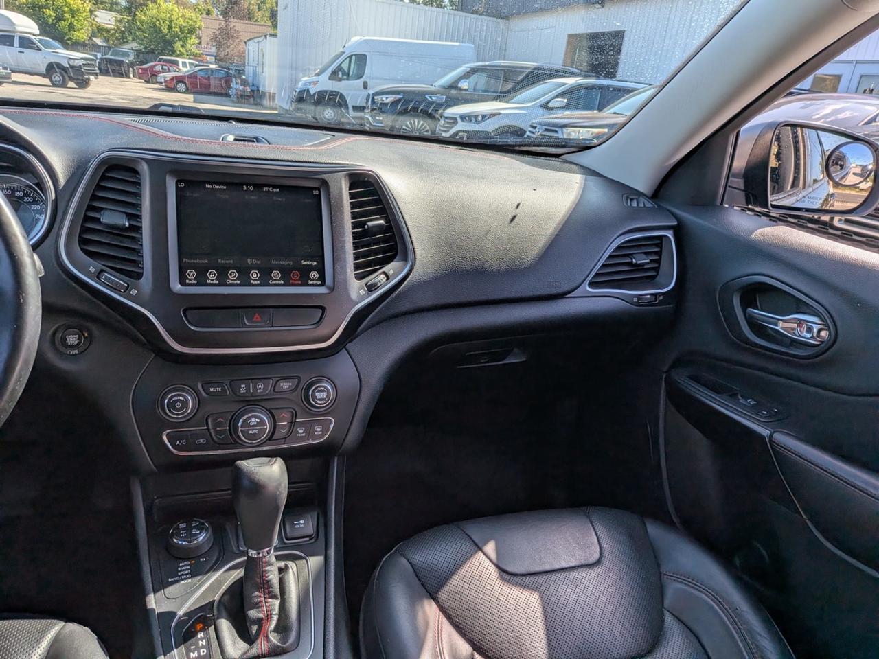 2019 Jeep Cherokee Trailhawk Photo