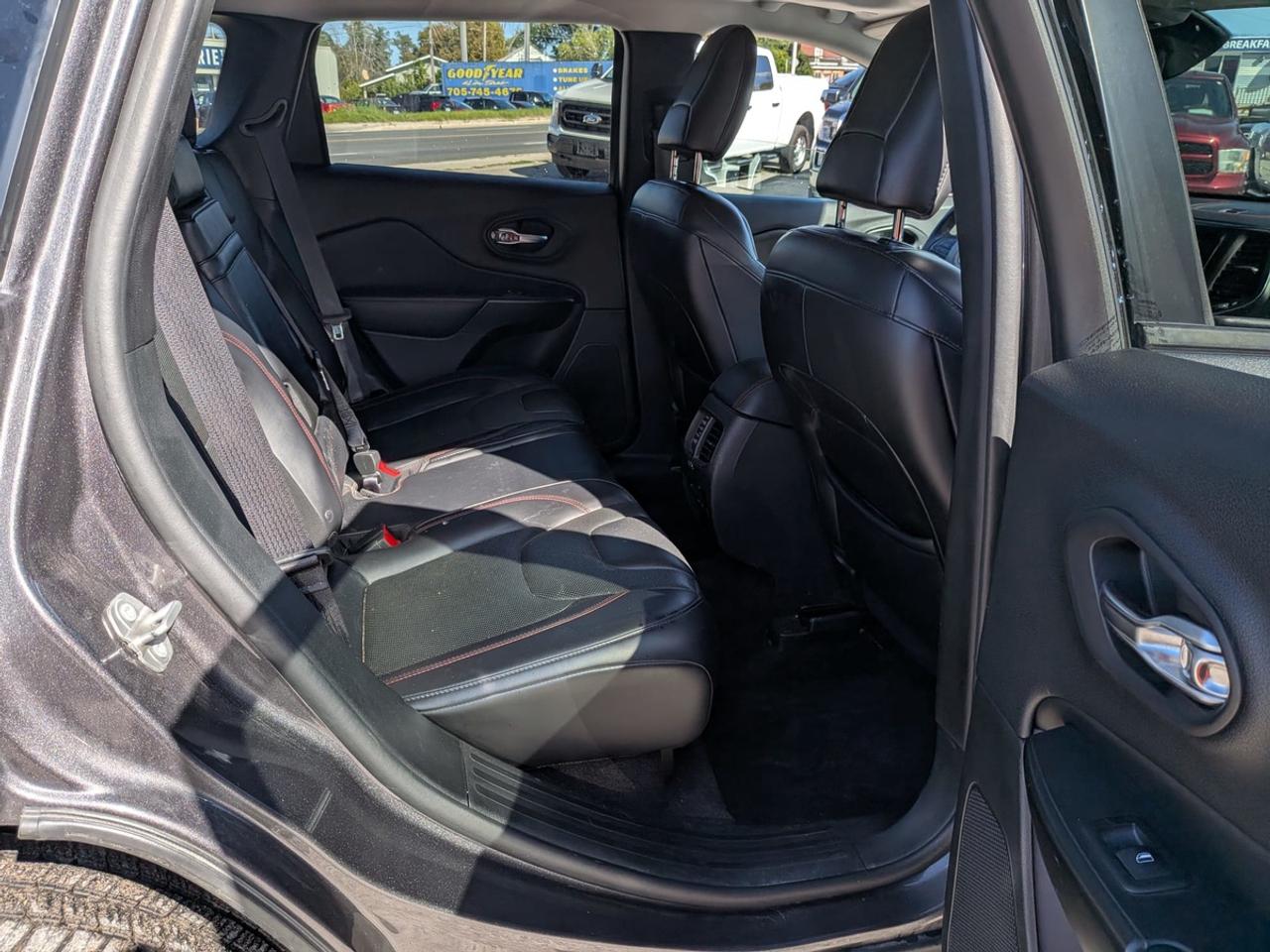 2019 Jeep Cherokee Trailhawk Photo