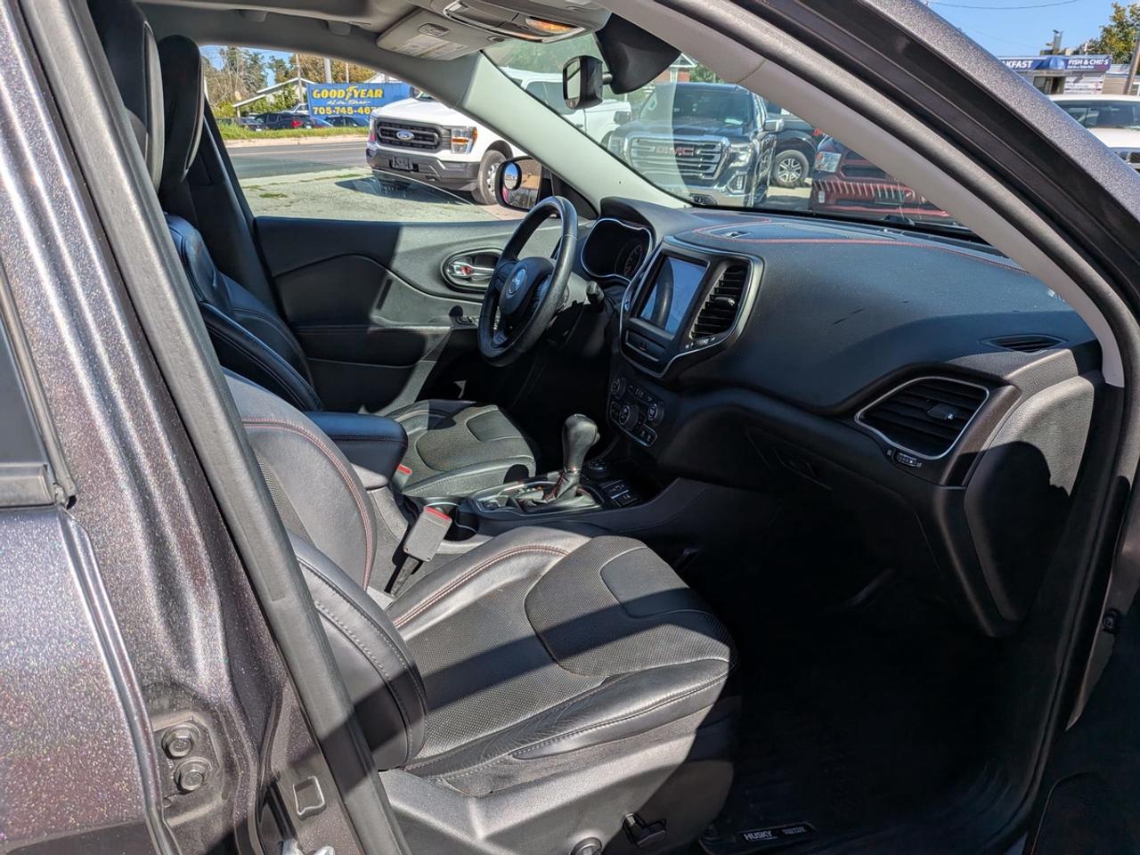 2019 Jeep Cherokee Trailhawk Photo