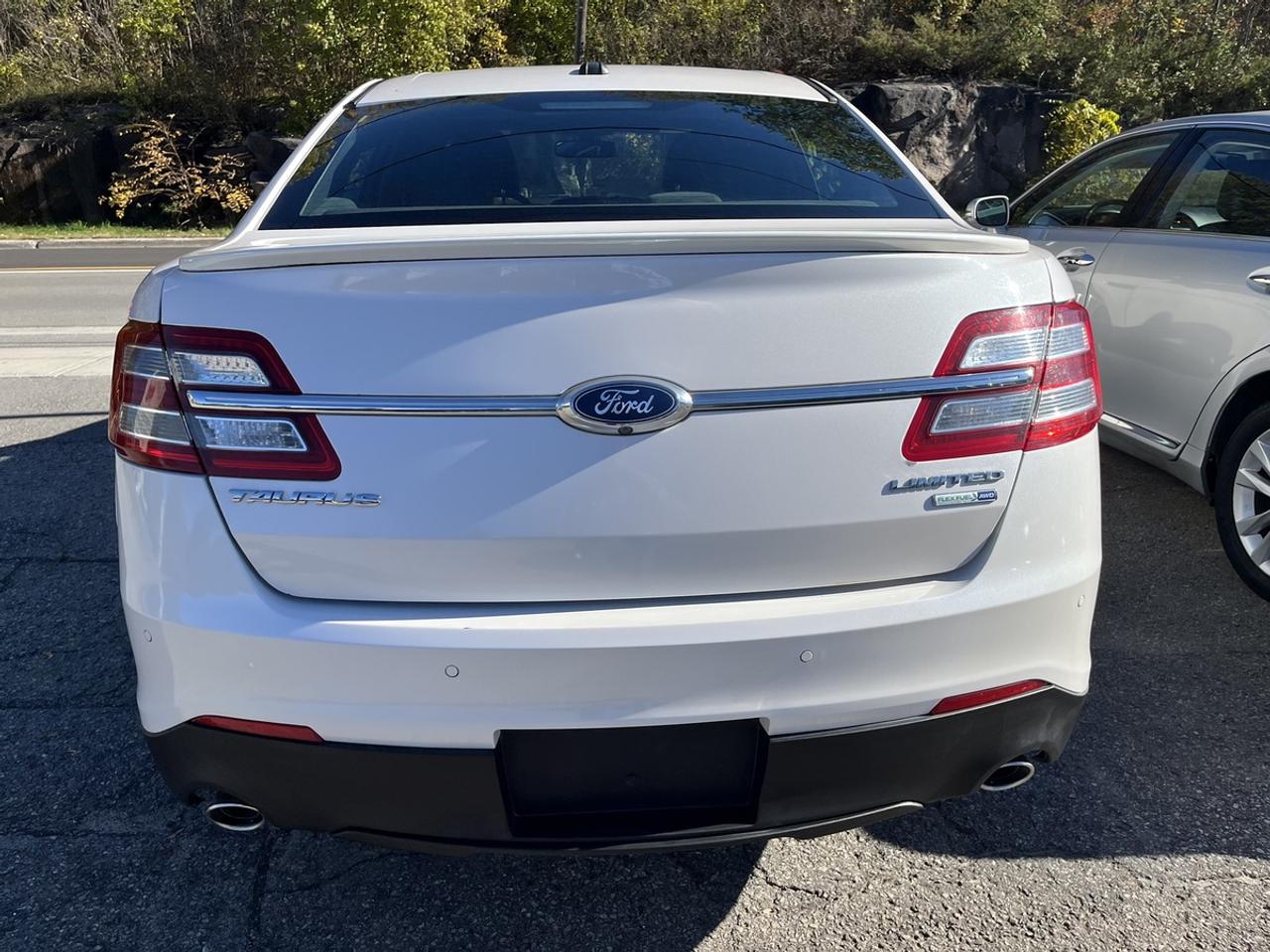 2018 Ford Taurus LIMITED Photo