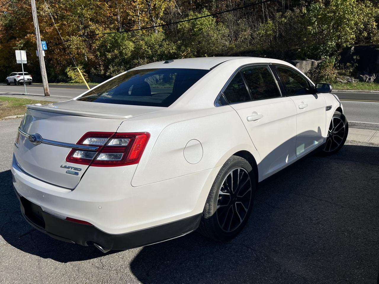 2018 Ford Taurus LIMITED Photo