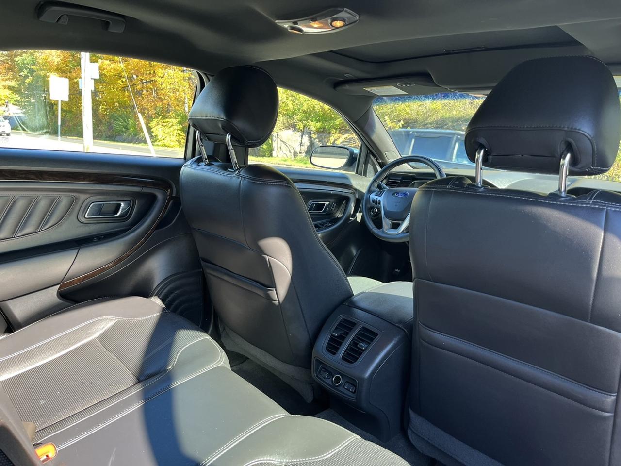 2018 Ford Taurus LIMITED Photo4