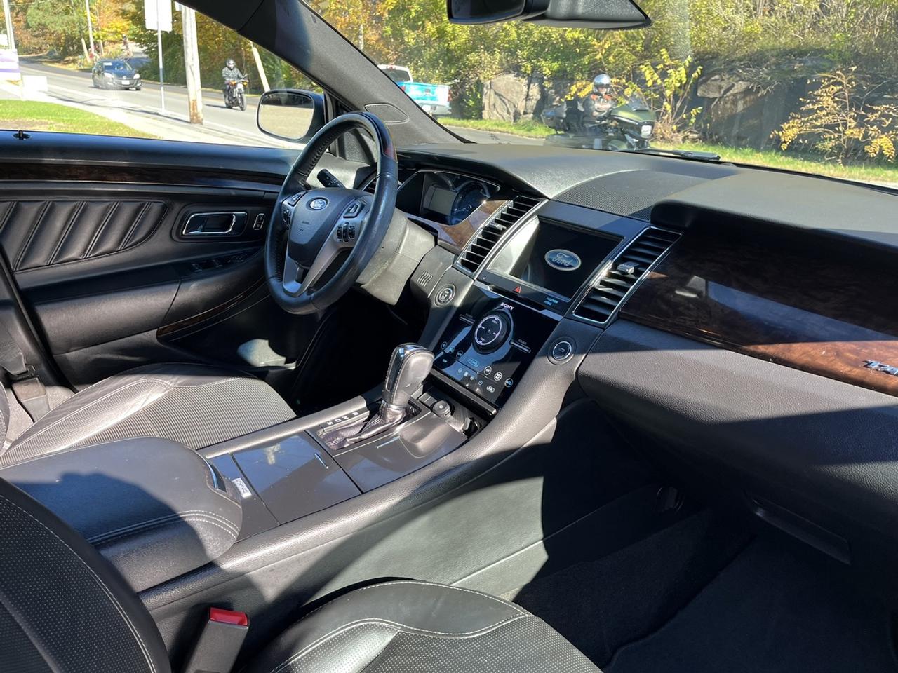 2018 Ford Taurus LIMITED Photo