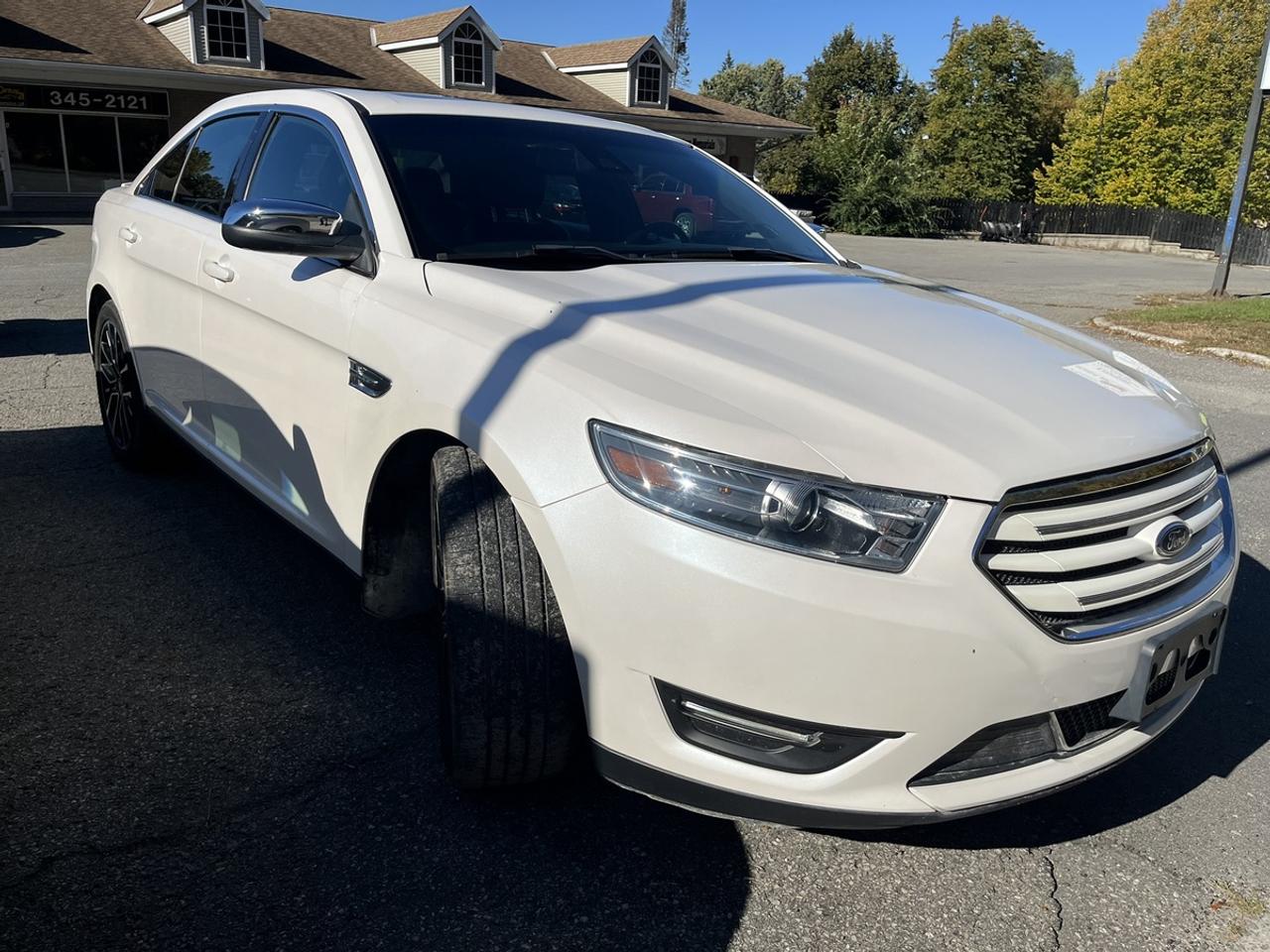2018 Ford Taurus LIMITED Photo