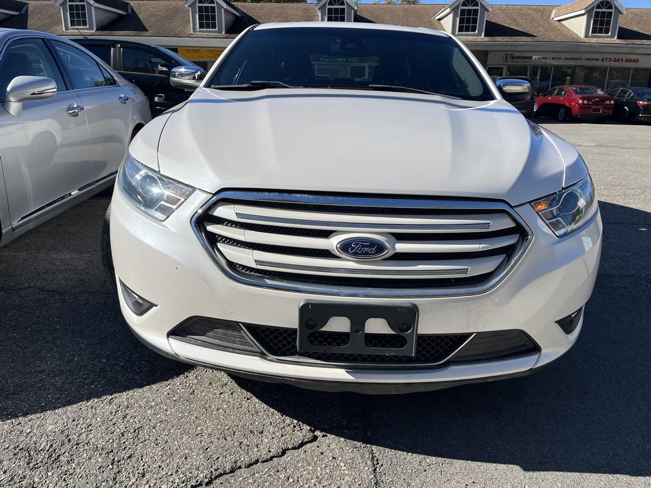2018 Ford Taurus LIMITED Photo