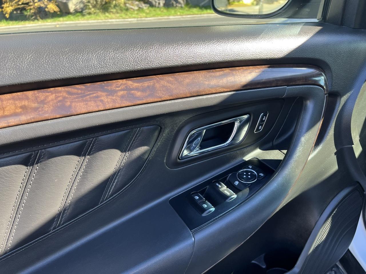 2018 Ford Taurus LIMITED Photo