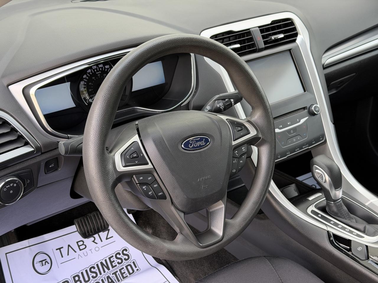 2015 Ford Fusion SE Photo