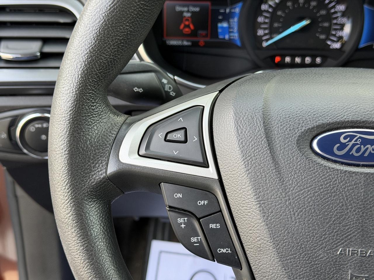 2015 Ford Fusion SE Photo