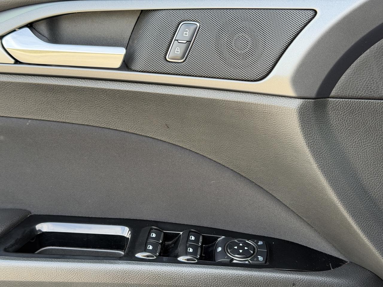 2015 Ford Fusion SE Photo