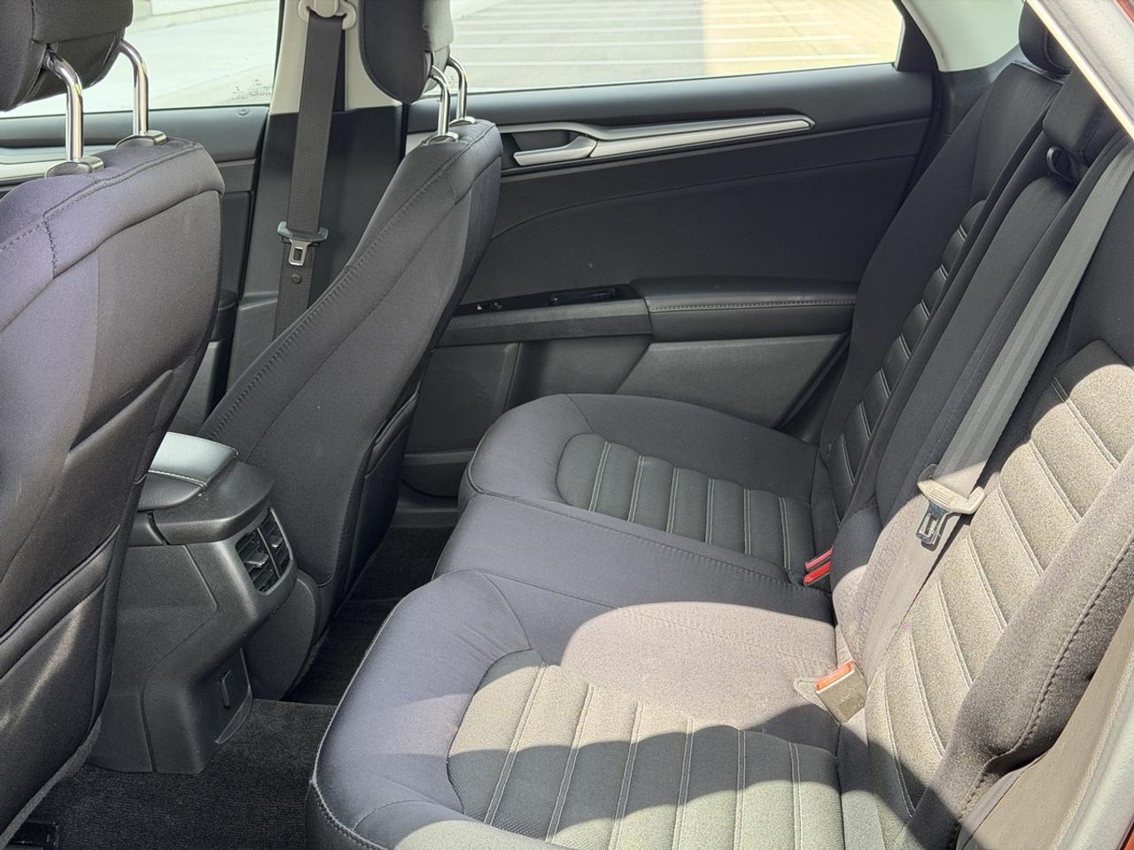 2015 Ford Fusion SE Photo